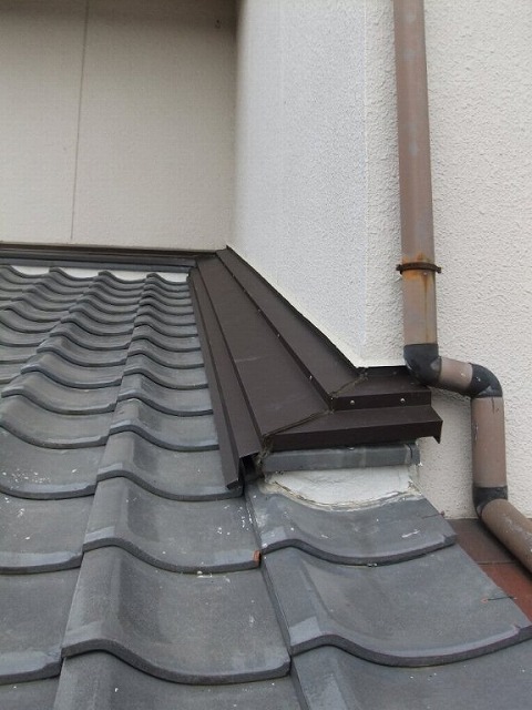 雨押え板金を設置